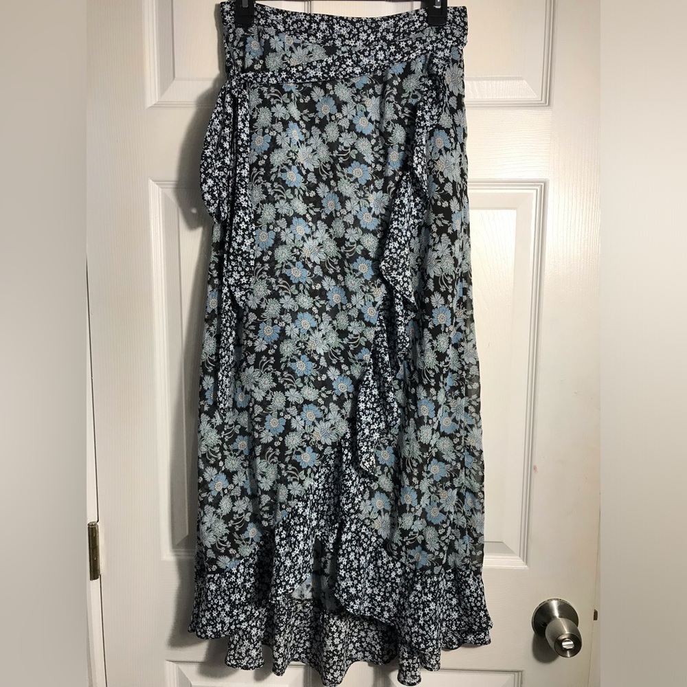 CeCe Black Floral Maxi Skirt with Pale Blue Flowers S